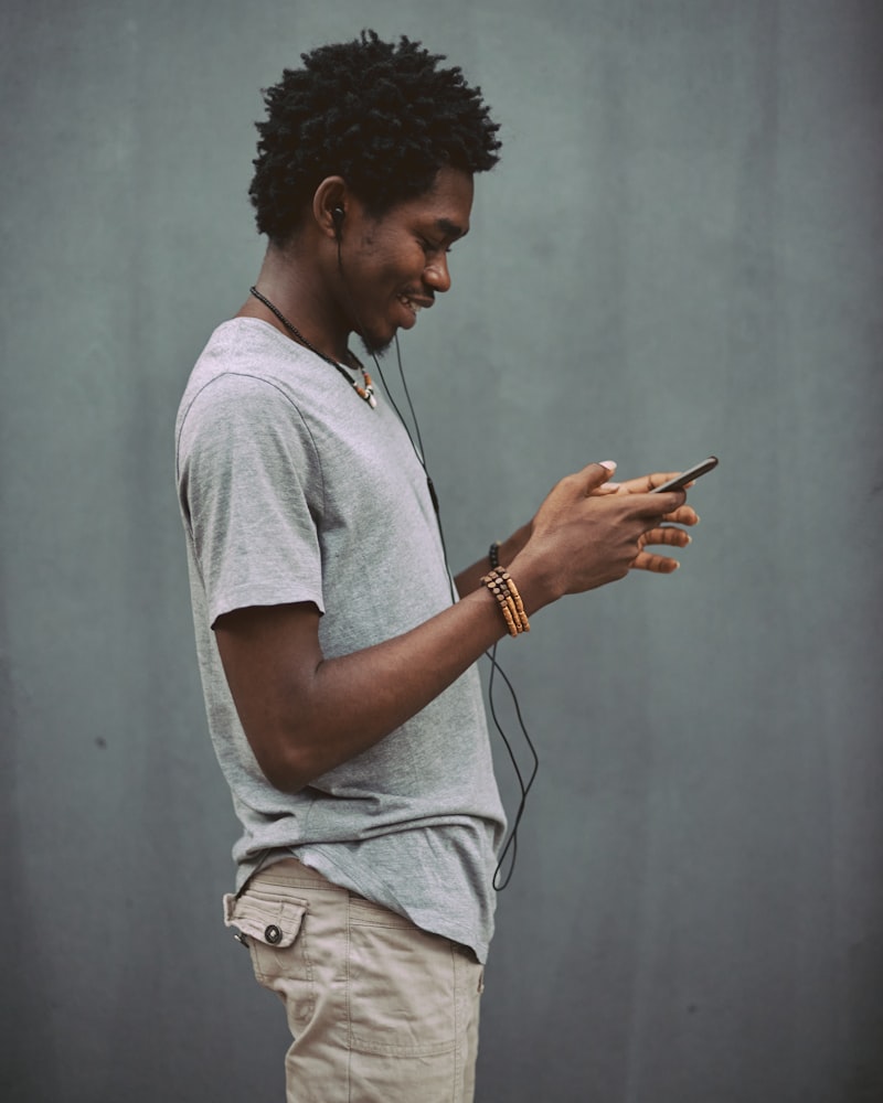 A young man using the Livvu app
